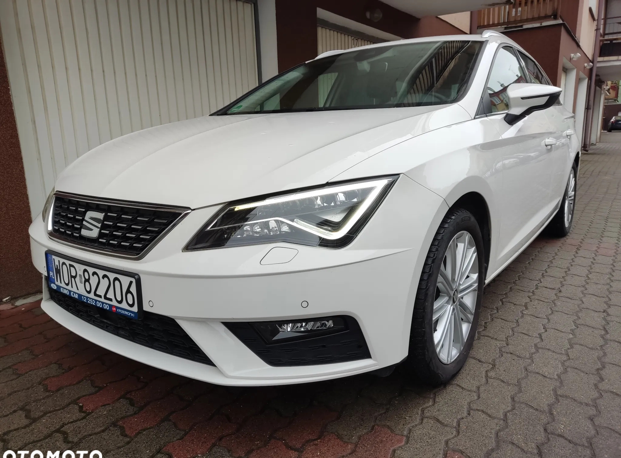 Seat Leon cena 69900 przebieg: 72000, rok produkcji 2018 z Warszawa małe 154